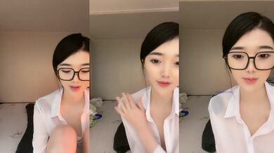 神似冯提莫-眼镜美女 苏苏LUCKY- 超有范，这小穴干净整洁，好想下口舔爆她，肉棒、手指扣得搔穴直流水！ (1)